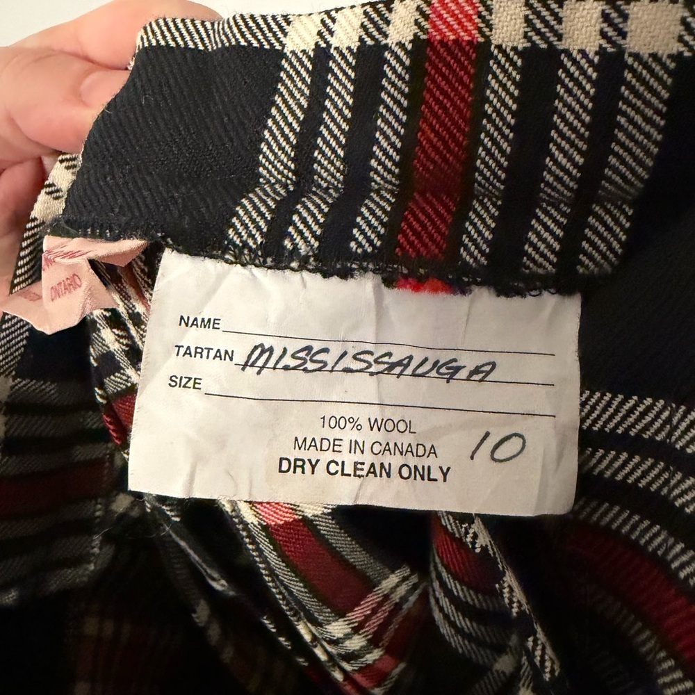 🍁 Classic Tartan Wool Pleated Skirt – Size 10 | Made in Canada - Picture 3 of 5
